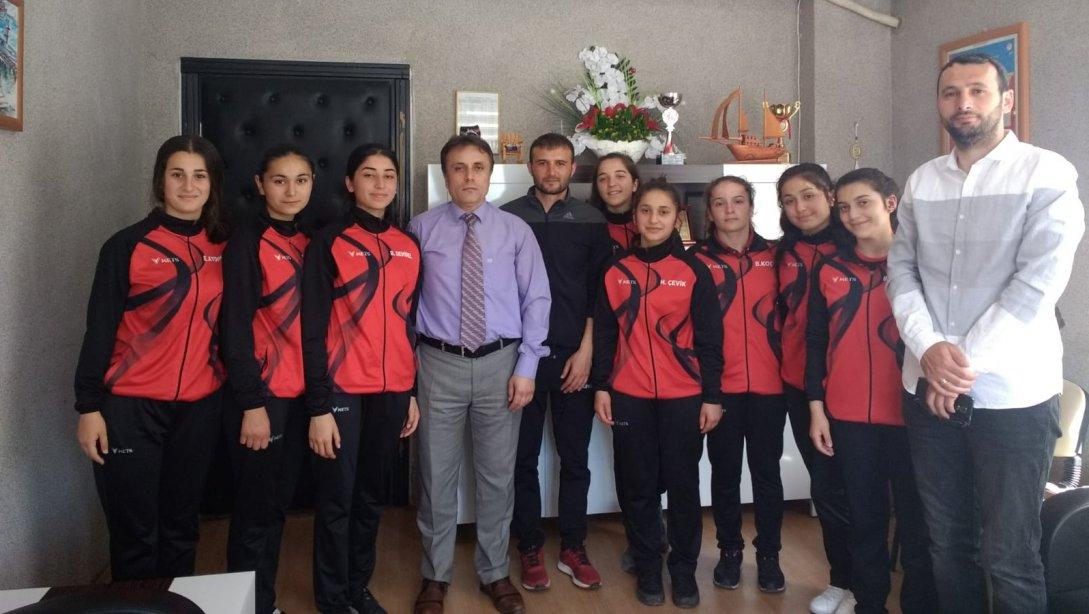 Çok Programlı Anadolu Lisesi Kız Güreş Takımının Milli Eğitim Müdürümüz Ahmet ÇİÇEK'i Ziyareti