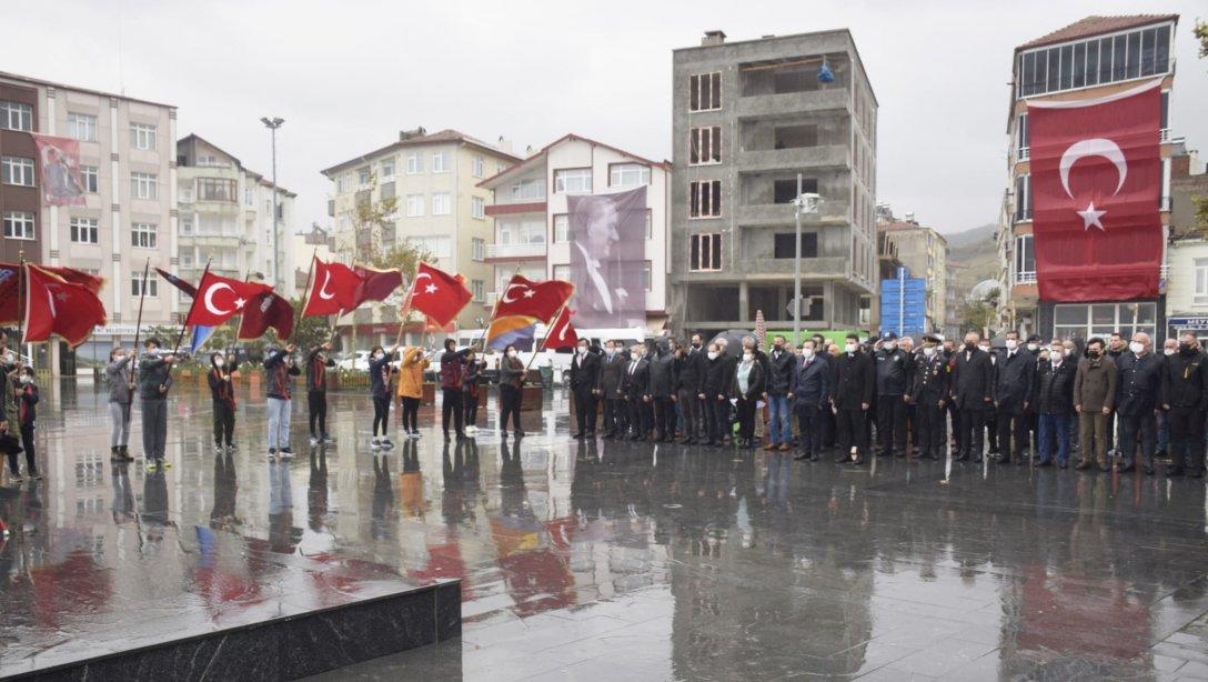 10 Kasım: Türkiye Cumhuriyeti'nin kurucusu ebedi başkomutan Mustafa Kemal Atatürk İlçemizde Anıldı.