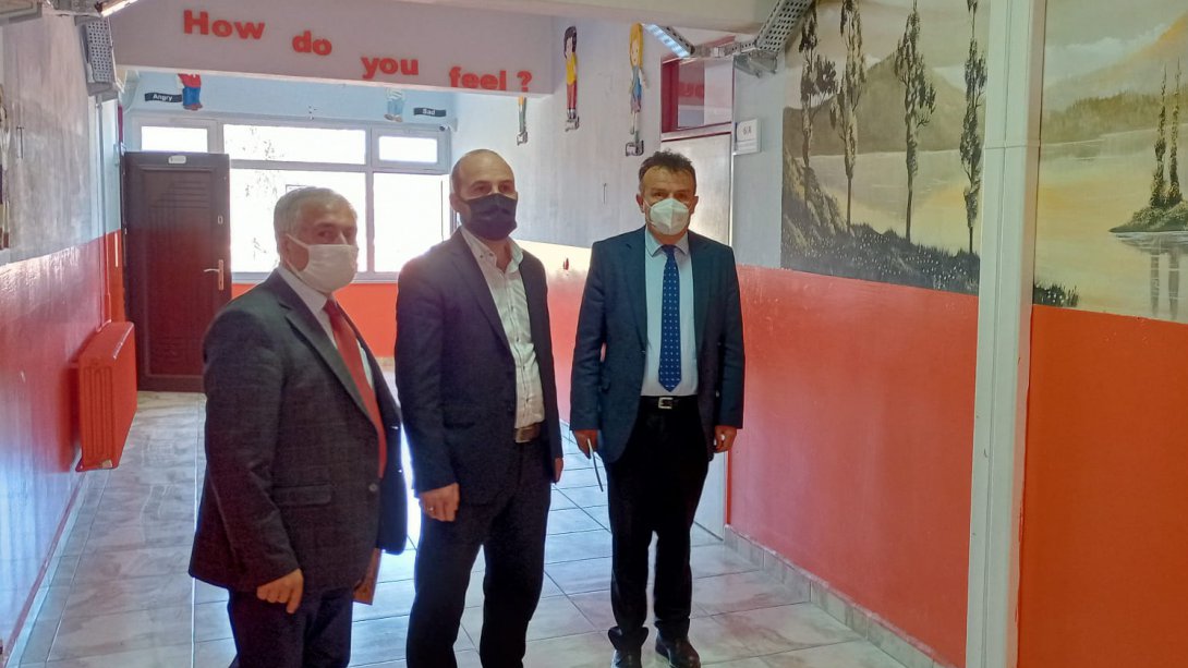 Şube Müdürleri, Orhan DEĞER ve Turan Coşkun Okul Merkezli Gelişim Projesi kapsamında Karaaba İlk/Ortaokulunu ziyaret etti. Okul idarecileri ile istişarede bulunarak okul hedeflerini belirlediler.